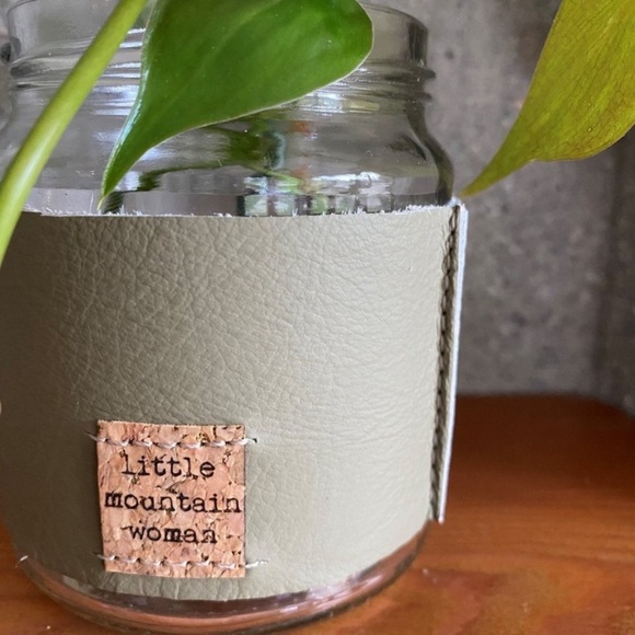 Leather Handcrafted “Seymour” Propagation Vase - Picture 2 of 7